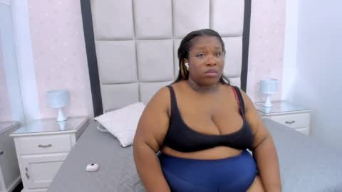 Snapshot of treisyvixen chatting on 27, 5, 2026 Treisy Vixen big ass online show from 27, 5, 2026