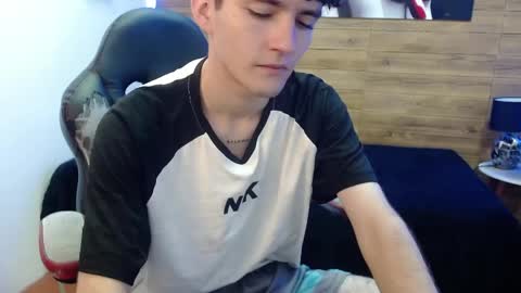 Snapshot of trevor_mob chatting on 28, 4, 2026 trevor_mob online show from 28, 4, 2026