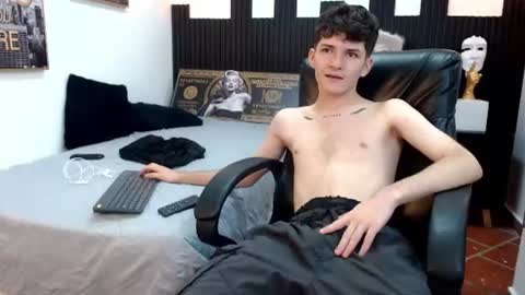 Snapshot of trevor_mob chatting on 19, 6, 2026 trevor_mob online show from 19, 6, 2026