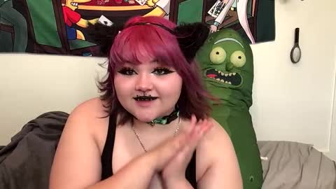 Snapshot of trhothoney chatting on 21, 2, 2025 Trixie online show from 21, 2, 2025