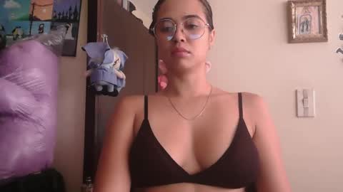 Snapshot of triana_bell chatting on 28, 4, 2026 triana_bell online show from 28, 4, 2026