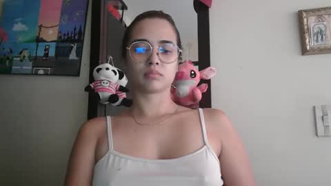 Snapshot of triana_bell chatting on 27, 5, 2026 triana_bell online show from 27, 5, 2026
