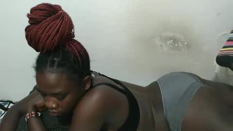 Snapshot of triceeyy chatting on 12, 11, 2025 Tracy online show from 12, 11, 2025