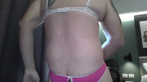 Snapshot of triciawu22 chatting on 8, 4, 2026 triciawu22 online show from 8, 4, 2026