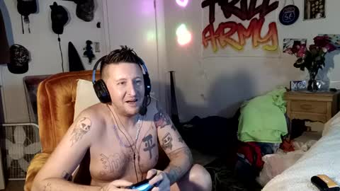 Snapshot of trillnonymau5 chatting on 8, 12, 2024 trillnonymau5 online show from 8, 12, 2024