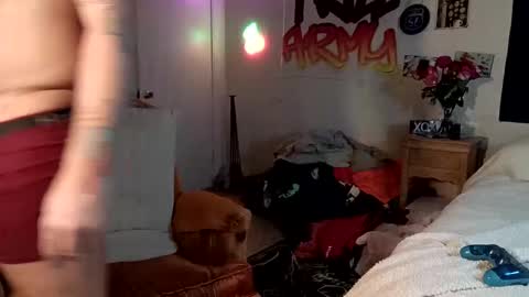 Snapshot of trillnonymau5 chatting on 10, 12, 2024 trillnonymau5 online show from 10, 12, 2024