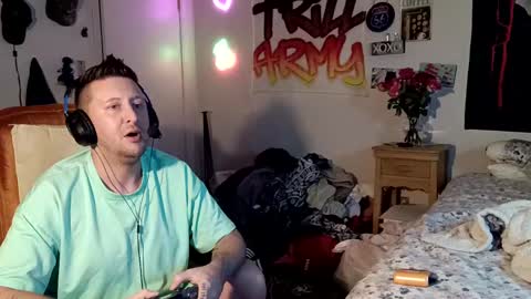 Snapshot of trillnonymau5 chatting on 11, 12, 2024 trillnonymau5 online show from 11, 12, 2024