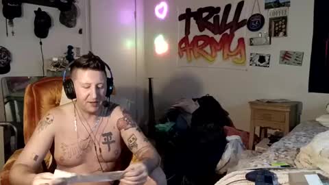 Snapshot of trillnonymau5 chatting on 16, 12, 2024 trillnonymau5 online show from 16, 12, 2024