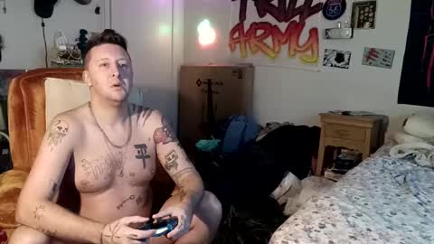 Snapshot of trillnonymau5 chatting on 17, 12, 2024 trillnonymau5 online show from 17, 12, 2024