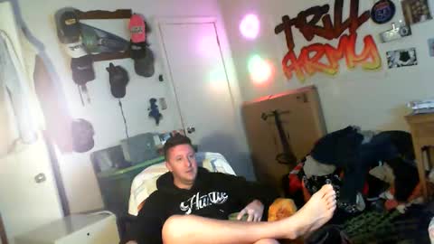 Snapshot of trillnonymau5 chatting on 25, 12, 2024 trillnonymau5 online show from 25, 12, 2024