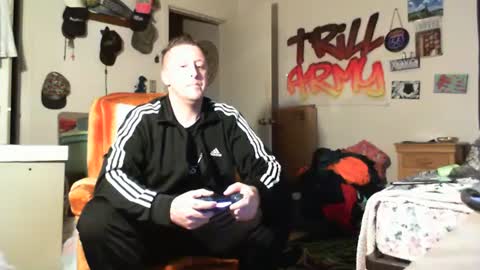 Snapshot of trillnonymau5 chatting on 6, 1, 2025 trillnonymau5 online show from 6, 1, 2025