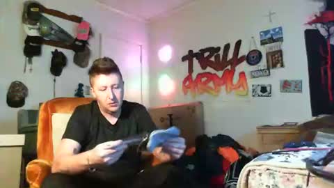 Snapshot of trillnonymau5 chatting on 8, 1, 2025 trillnonymau5 online show from 8, 1, 2025