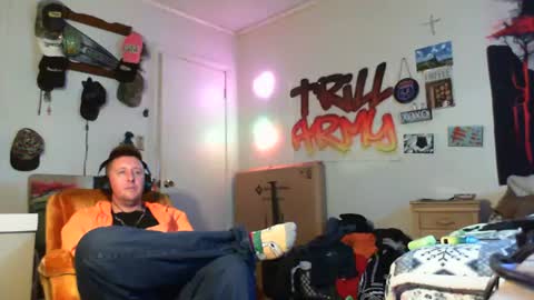 Snapshot of trillnonymau5 chatting on 8, 1, 2025 trillnonymau5 online show from 8, 1, 2025