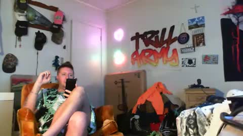 Snapshot of trillnonymau5 chatting on 10, 1, 2025 trillnonymau5 online show from 10, 1, 2025