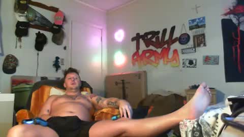 Snapshot of trillnonymau5 chatting on 11, 1, 2025 trillnonymau5 online show from 11, 1, 2025