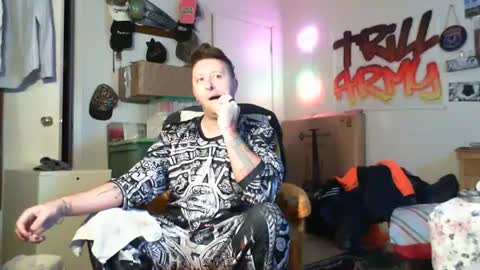 Snapshot of trillnonymau5 chatting on 30, 1, 2025 trillnonymau5 online show from 30, 1, 2025