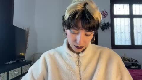 Snapshot of trinitysecrets chatting on 3, 1, 2025 trinitysecrets online show from 3, 1, 2025