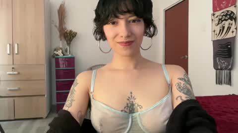 Snapshot of trinitysecrets chatting on 6, 2, 2025 trinitysecrets online show from 6, 2, 2025