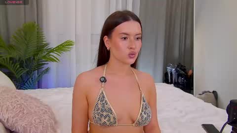 Snapshot of trishawinslet_ chatting on 5, 7, 2026 Trisha online show from 5, 7, 2026