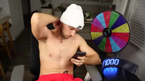 Snapshot of troy_greenxo chatting on 28, 2, 2026 Troy Green online show from 28, 2, 2026