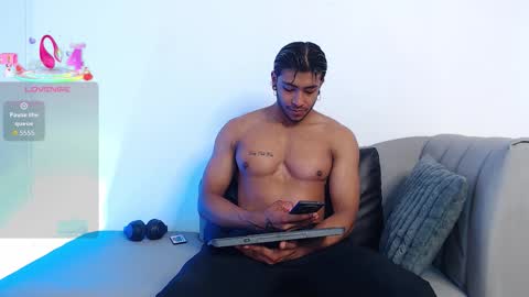 Snapshot of troy_lee1 chatting on 22, 9, 2025    online show from 22, 9, 2025