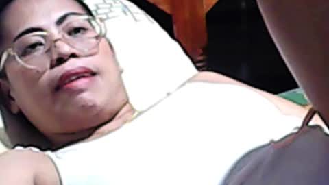 Snapshot of truefilipinabeauty chatting on 28, 10, 2025 emily online show from 28, 10, 2025