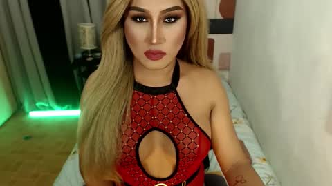 Snapshot of tshugescock chatting on 8, 1, 2025 SEDUCTIVEmistresCUMS online show from 8, 1, 2025