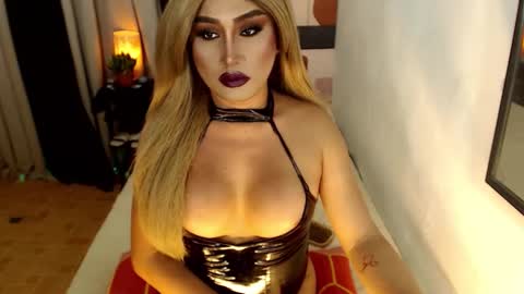 Snapshot of tshugescock chatting on 25, 1, 2025 SEDUCTIVEmistresCUMS online show from 25, 1, 2025