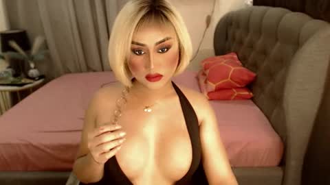 Snapshot of tshugescock chatting on 14, 10, 2025 SEDUCTIVEmistresCUMS online show from 14, 10, 2025