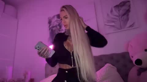 Snapshot of tsmiadeluxxe chatting on 16, 12, 2025 tsmiadeluxxe online show from 16, 12, 2025