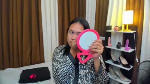 Karen Oquio online show from 12, 10, 2025