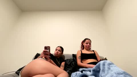 Snapshot of tus_reinas chatting on 10, 1, 2025 Tus reinas online show from 10, 1, 2025
