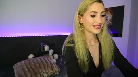 Snapshot of tweety_twist chatting on 24, 12, 2024 MayCarrey online show from 24, 12, 2024