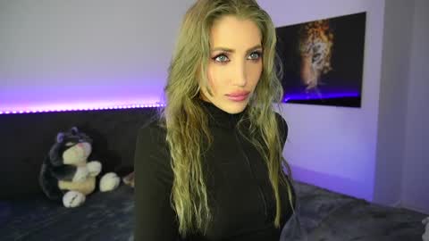 Snapshot of tweety_twist chatting on 15, 1, 2025 MayCarrey online show from 15, 1, 2025