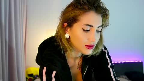 Snapshot of tweety_twist chatting on 7, 10, 2025 MayCarrey online show from 7, 10, 2025