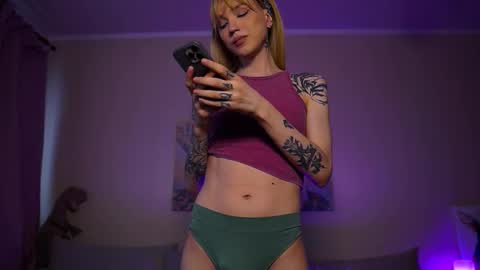 Snapshot of twiinkie_pie chatting on 1, 10, 2025 Maria 3 online show from 1, 10, 2025