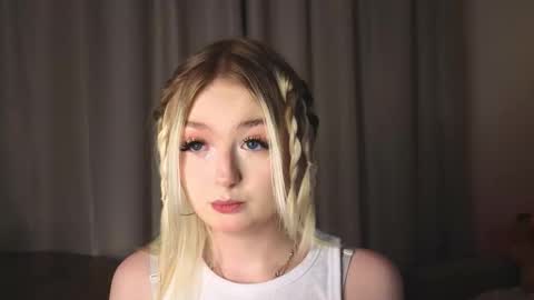 Snapshot of twinklefluff chatting on 5, 2, 2026 twinklefluff online show from 5, 2, 2026