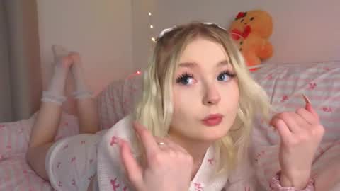 Snapshot of twinklefluff chatting on 7, 2, 2026 twinklefluff online show from 7, 2, 2026