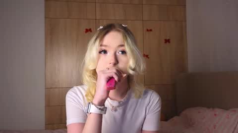 Snapshot of twinklefluff chatting on 15, 2, 2026 twinklefluff online show from 15, 2, 2026