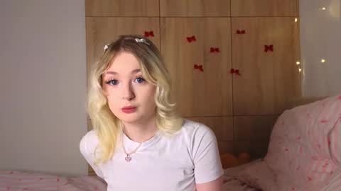 Snapshot of twinklefluff chatting on 18, 2, 2026 twinklefluff online show from 18, 2, 2026