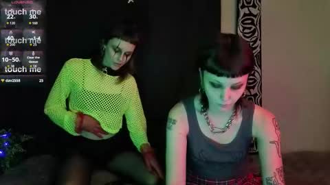 Snapshot of twins_terror chatting on 21, 11, 2025 Sin and Skin online show from 21, 11, 2025