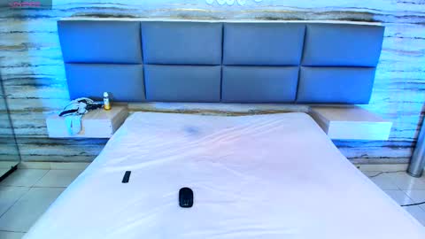 twinslovers_ online show from 21, 10, 2025