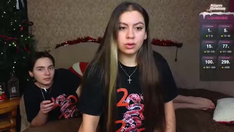 Snapshot of twobabesweet chatting on 30, 12, 2024 Welcome guys We Lili and Vic PVT open online show from 30, 12, 2024