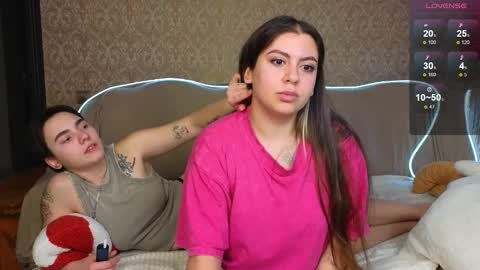 Snapshot of twobabesweet chatting on 10, 1, 2025 Welcome guys We Lili and Vic PVT open online show from 10, 1, 2025