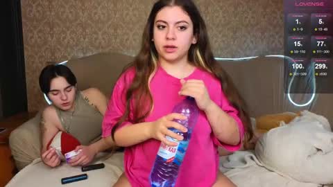 Snapshot of twobabesweet chatting on 16, 2, 2025 Welcome guys We Lili and Vic PVT open online show from 16, 2, 2025