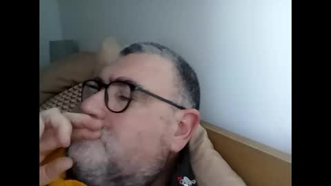 Snapshot of twohats2810 chatting on 17, 1, 2026 twohats2810 online show from 17, 1, 2026