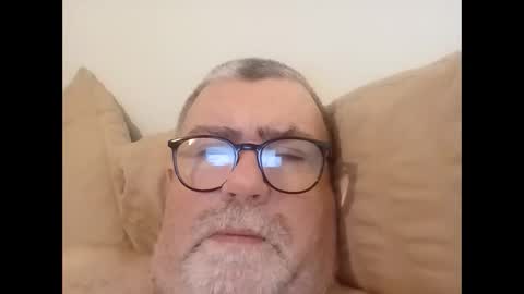 Snapshot of twohats2810 chatting on 5, 2, 2026 twohats2810 online show from 5, 2, 2026