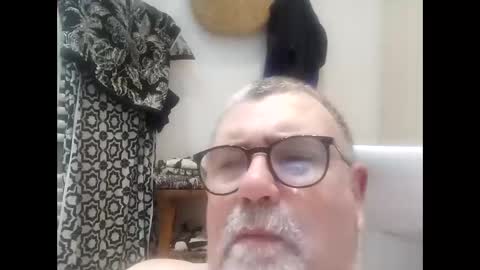 Snapshot of twohats2810 chatting on 8, 2, 2026 twohats2810 online show from 8, 2, 2026