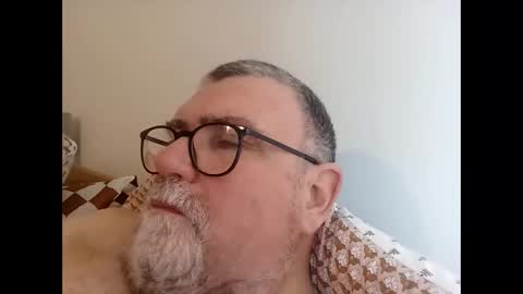 Snapshot of twohats2810 chatting on 14, 2, 2026 twohats2810 online show from 14, 2, 2026