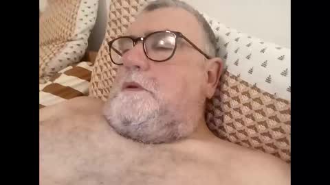 Snapshot of twohats2810 chatting on 10, 3, 2026 twohats2810 online show from 10, 3, 2026